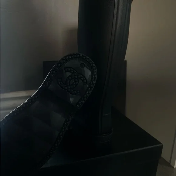 CHANEL RAIN BOOTS - Picture 6 of 7